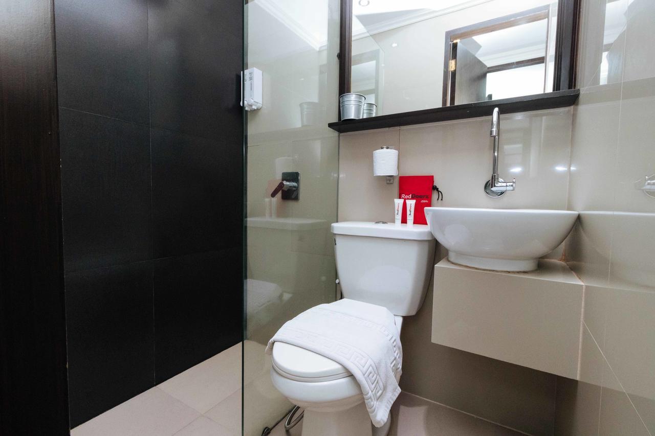 Reddoorz Plus @ Poblacion Makati Makati City Dış mekan fotoğraf